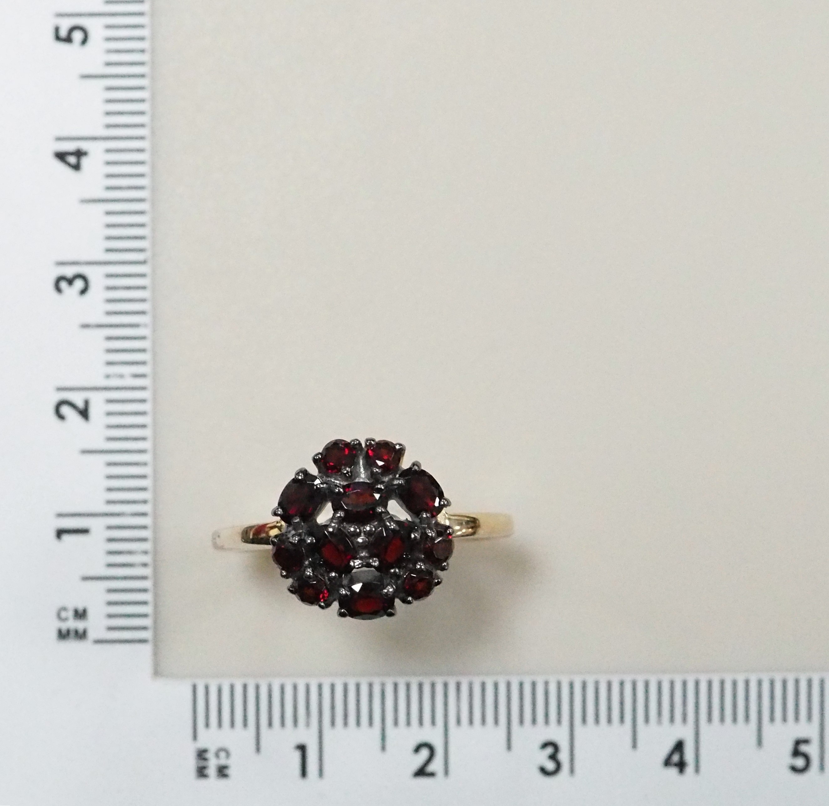 Серебряное кольцо с гранатами